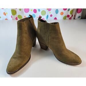 DV 8 Dolce Vita Womens Suede Olive Green Ankle Boot 8 comfort low heel teacher